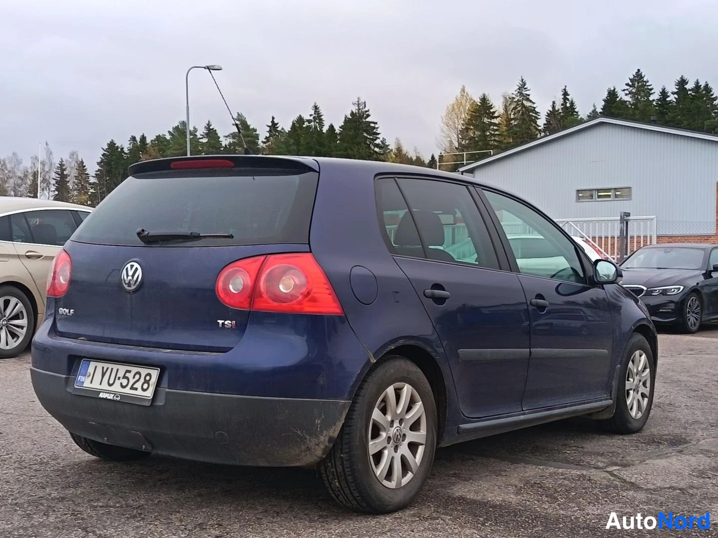 Sininen Volkswagen Golf 2008, takaviisto, kuva 5