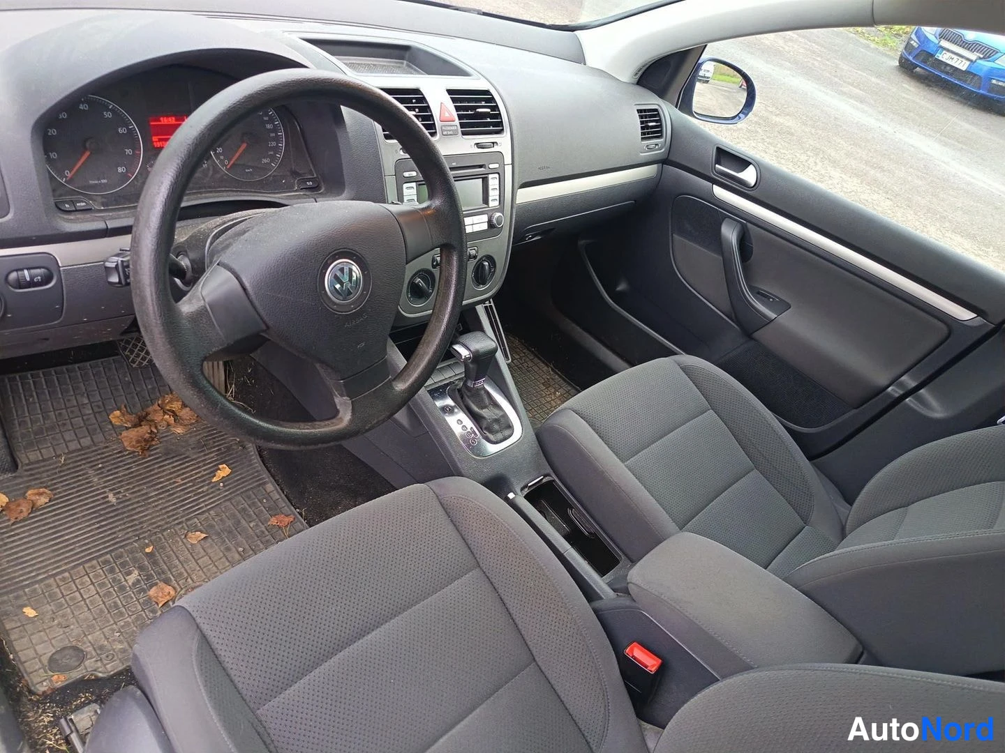 Sininen Volkswagen Golf 2008, kuva 9