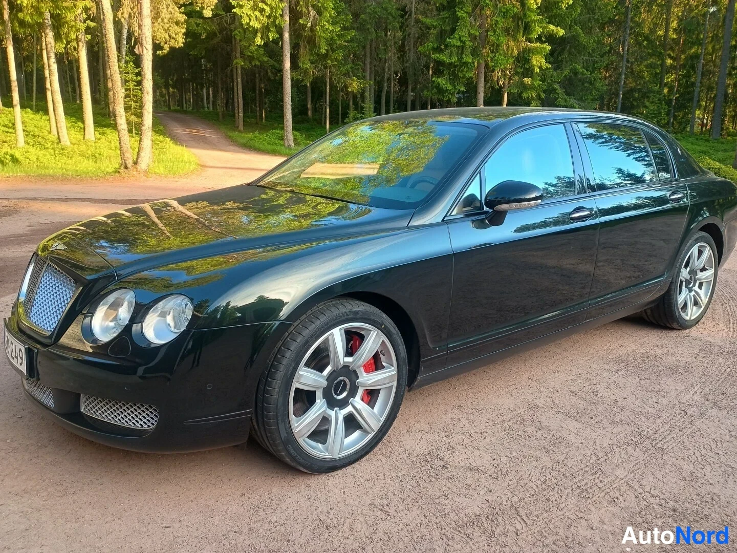 Vihreä Bentley Continental Flying Spur 2006, etuviisto, keula vasemmalle, kuva 2