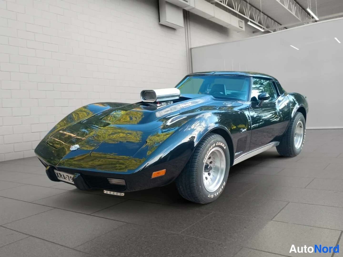 Musta Chevrolet Corvette 1975, kuva 16