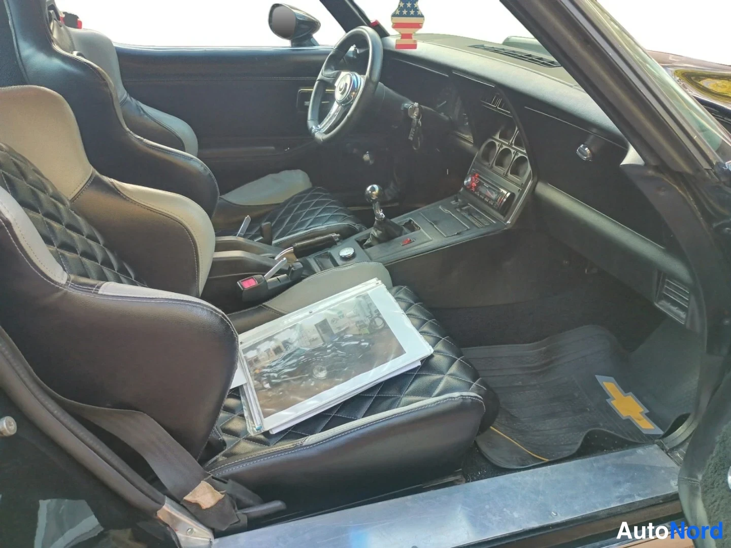 Musta Chevrolet Corvette 1975, kuva 10