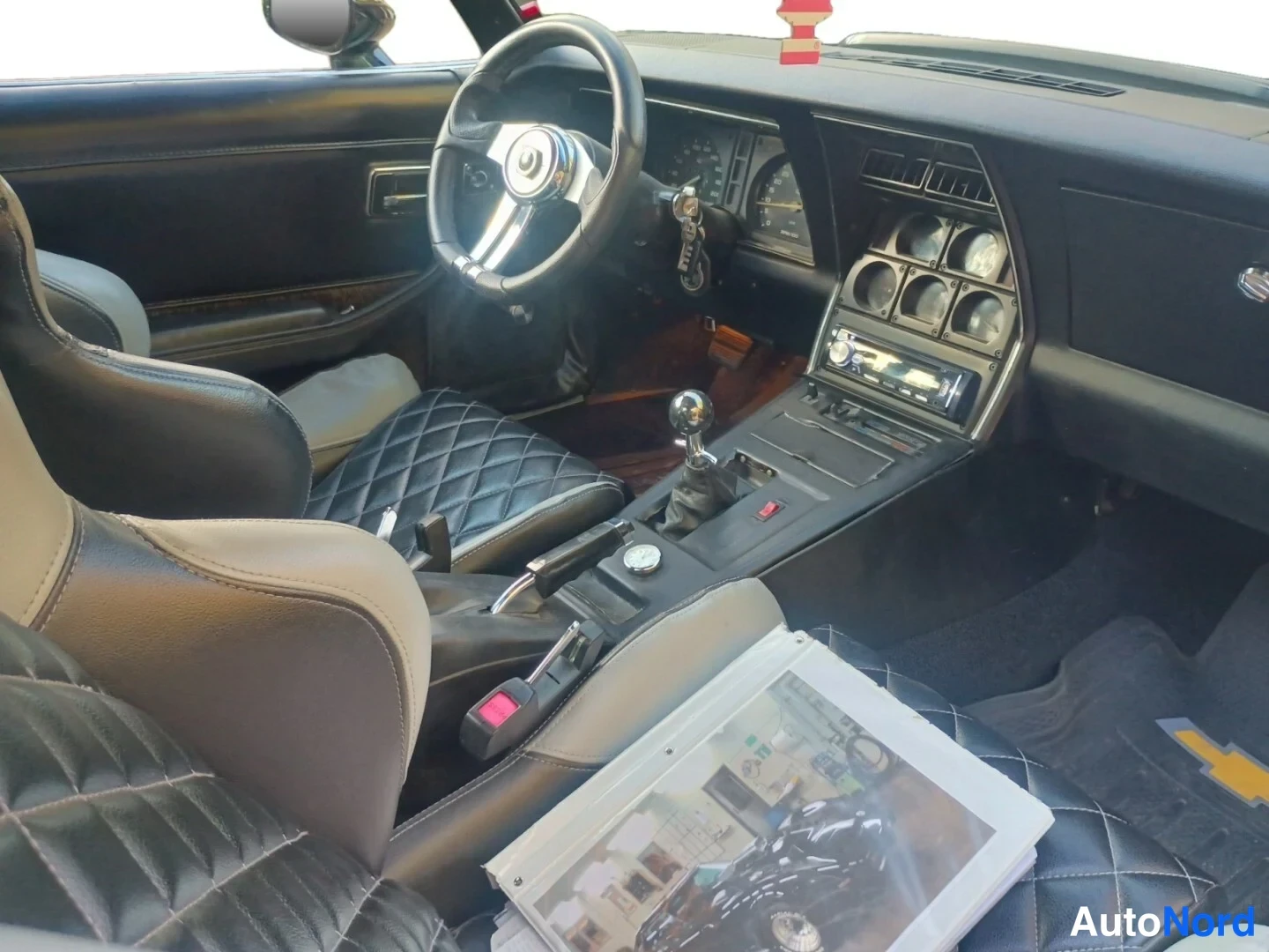 Musta Chevrolet Corvette 1975, kuva 17