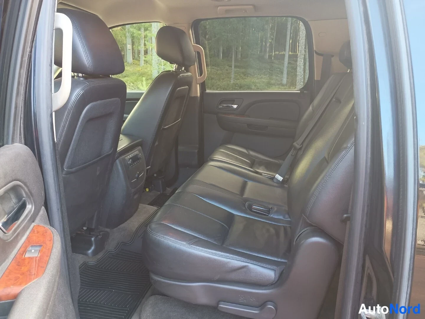 Musta Chevrolet Suburban 2010, kuva 13
