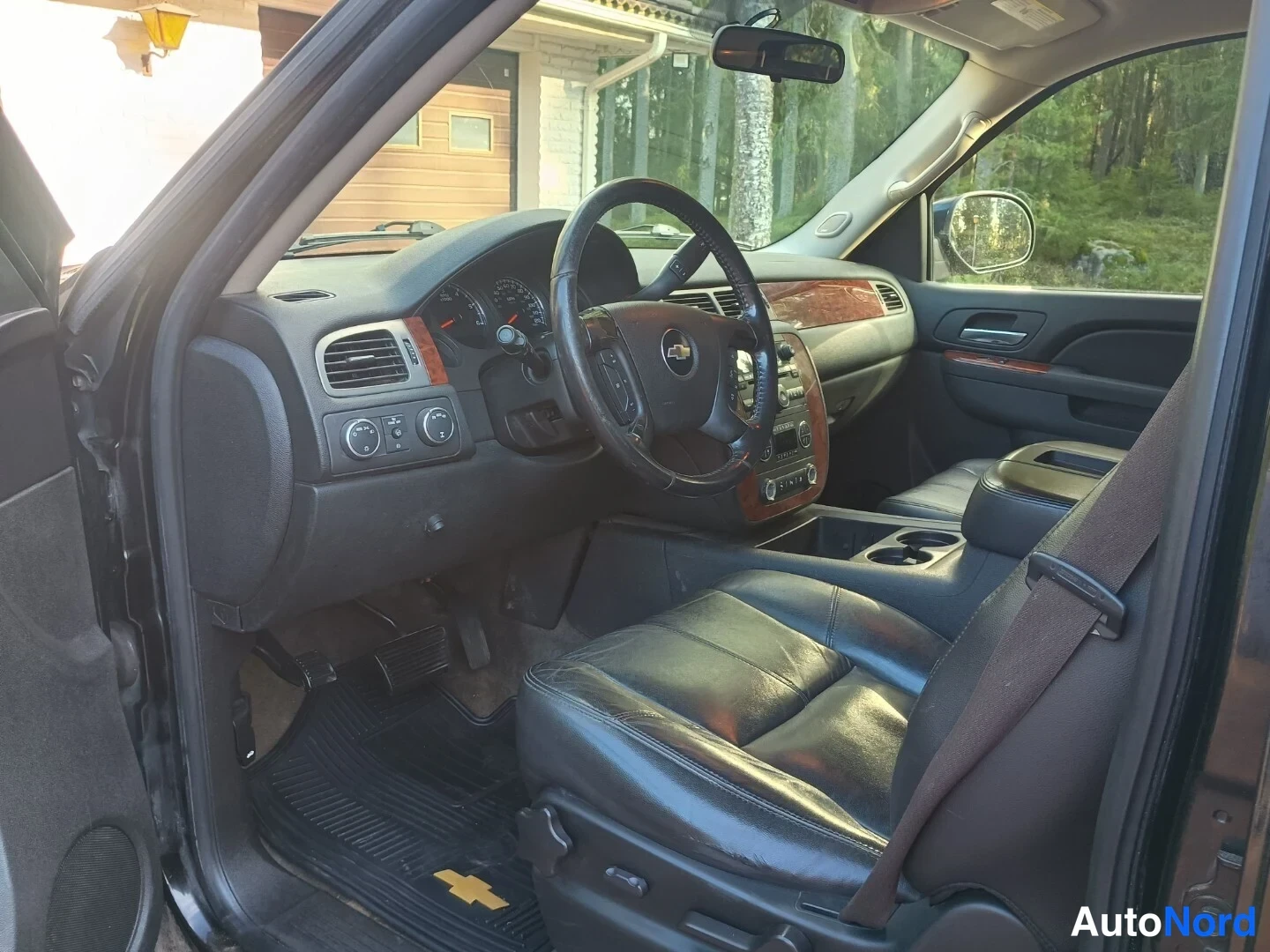 Musta Chevrolet Suburban 2010, kuva 19