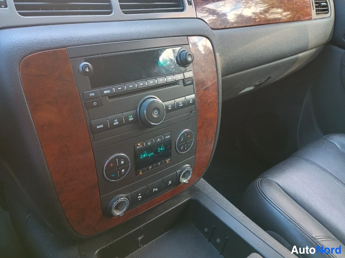 Musta Chevrolet Suburban 2010, kuva 14