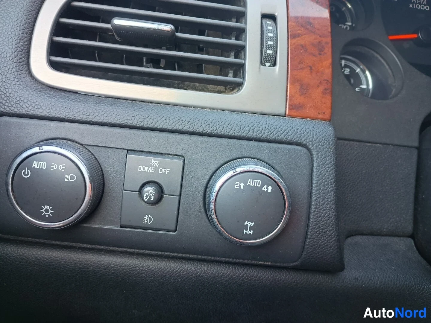 Musta Chevrolet Suburban 2010, kuva 16