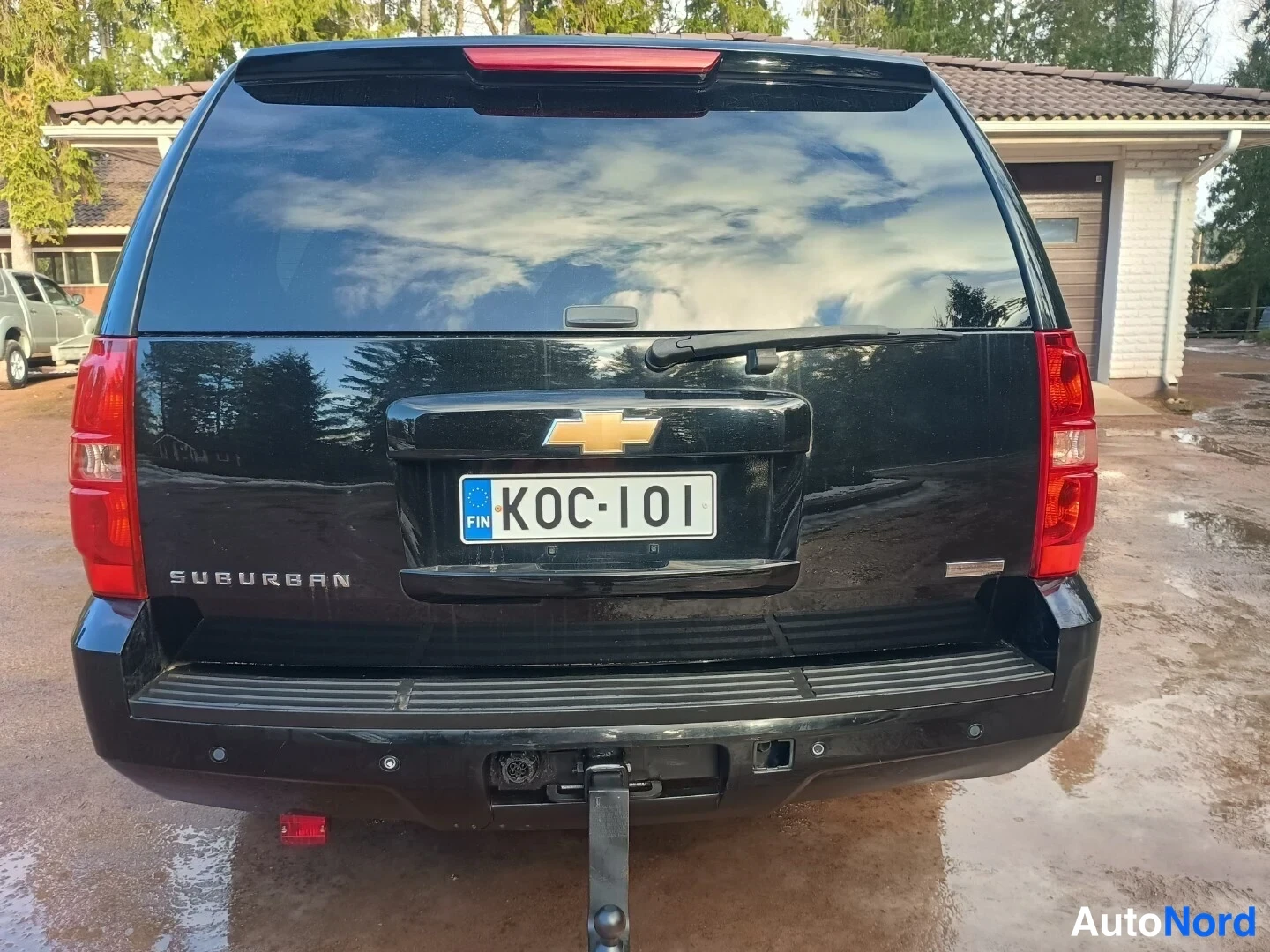 Musta Chevrolet Suburban 2010, takaa, kuva 9