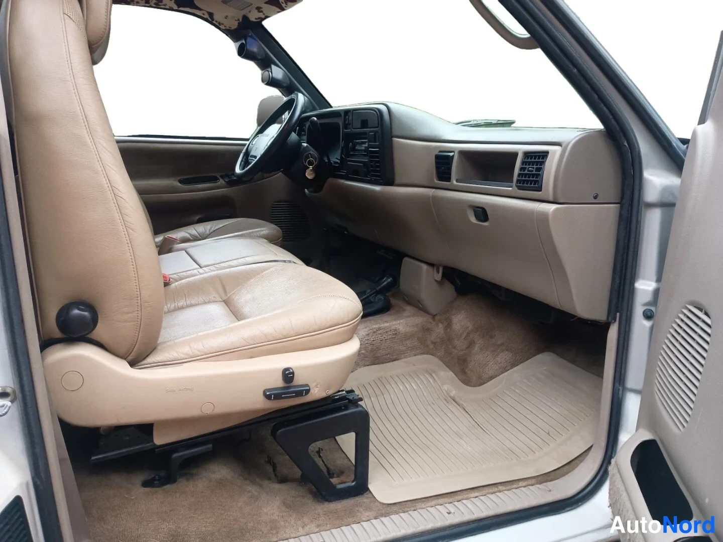 Valkoinen Dodge Ram 3500 1995, kuva 10