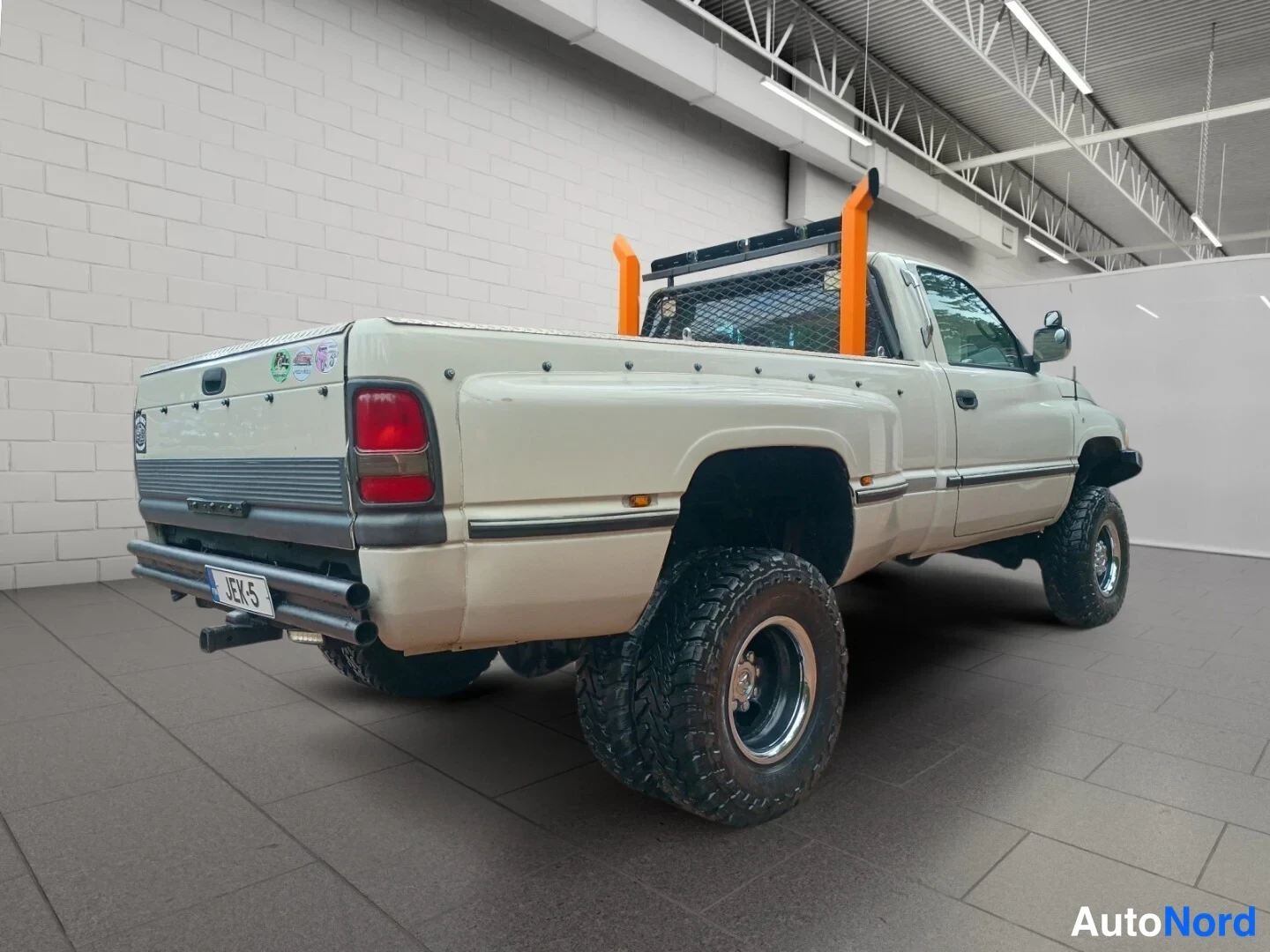 Valkoinen Dodge Ram 3500 1995, takaviisto, kuva 6