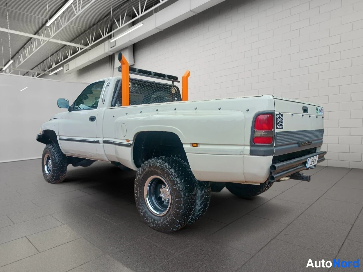 Valkoinen Dodge Ram 3500 1995, takaviisto, kuva 7