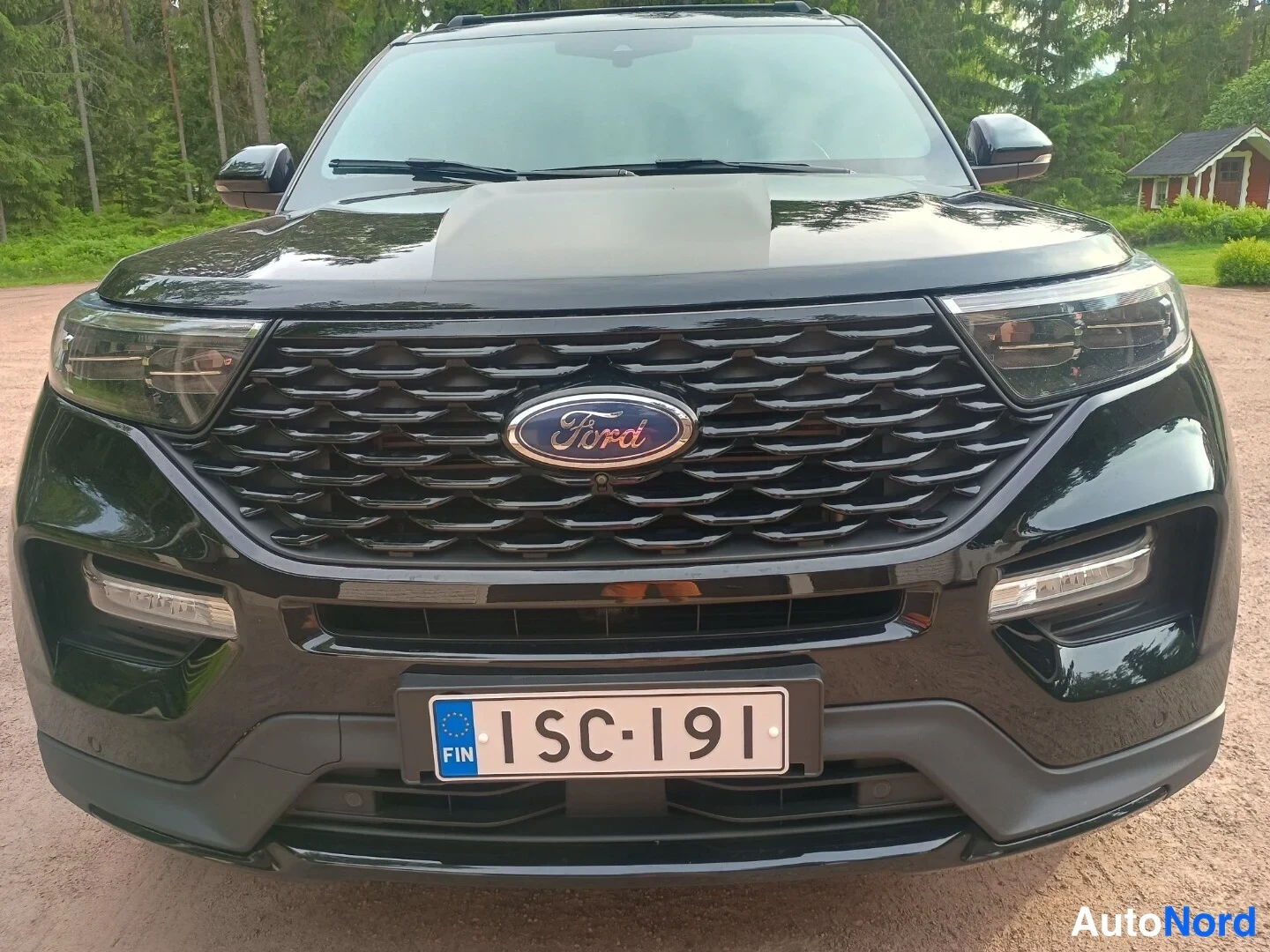 Musta Ford Explorer 2021, edestä, kuva 4