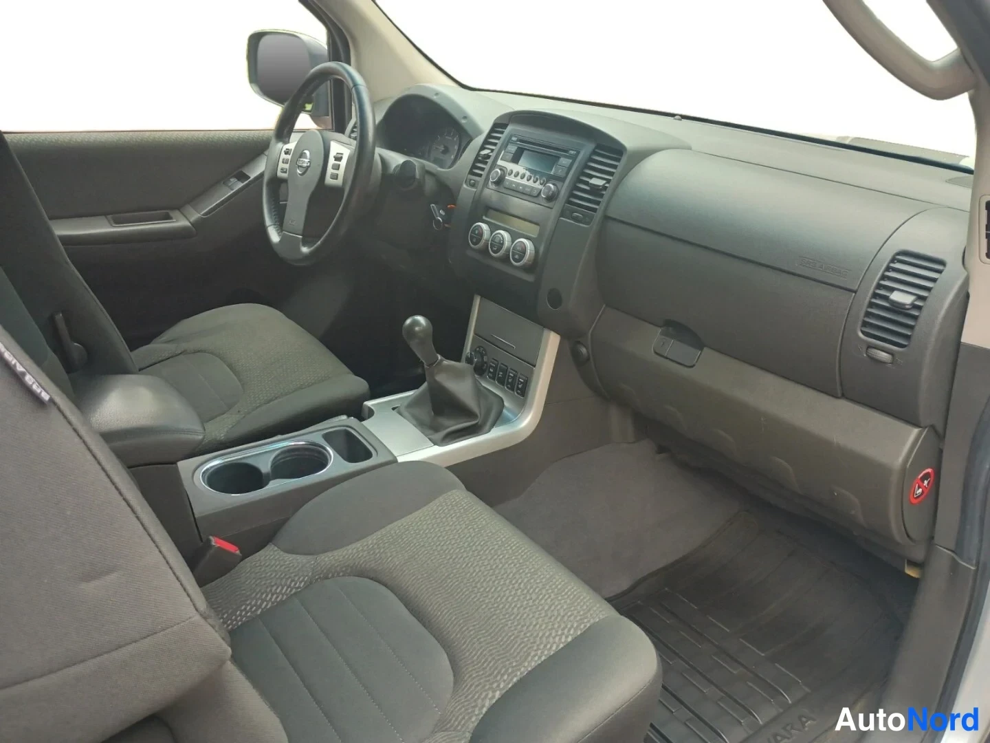 Hopea Nissan Navara 2013, kuva 11