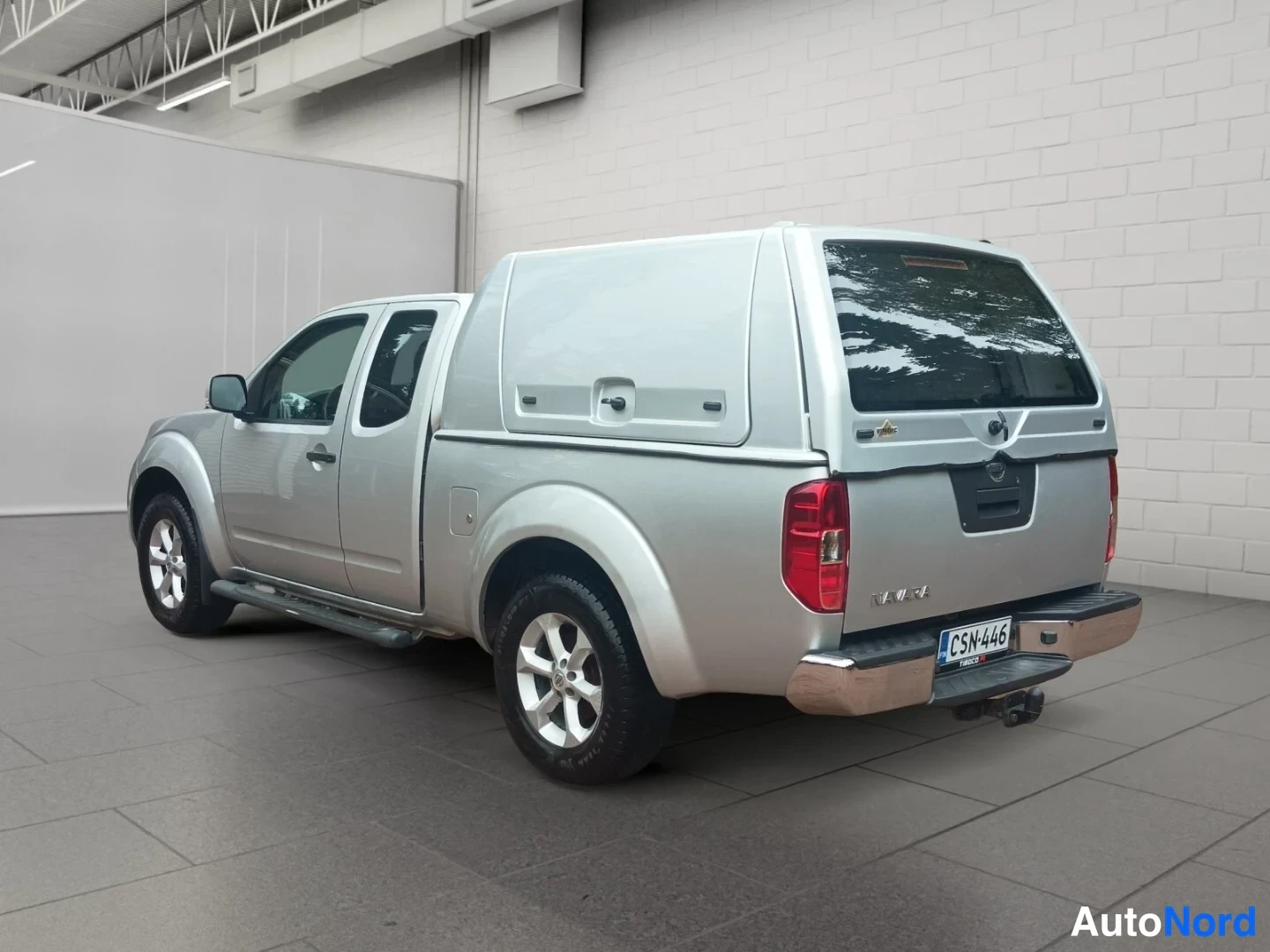 Hopea Nissan Navara 2013, takaviisto, kuva 6