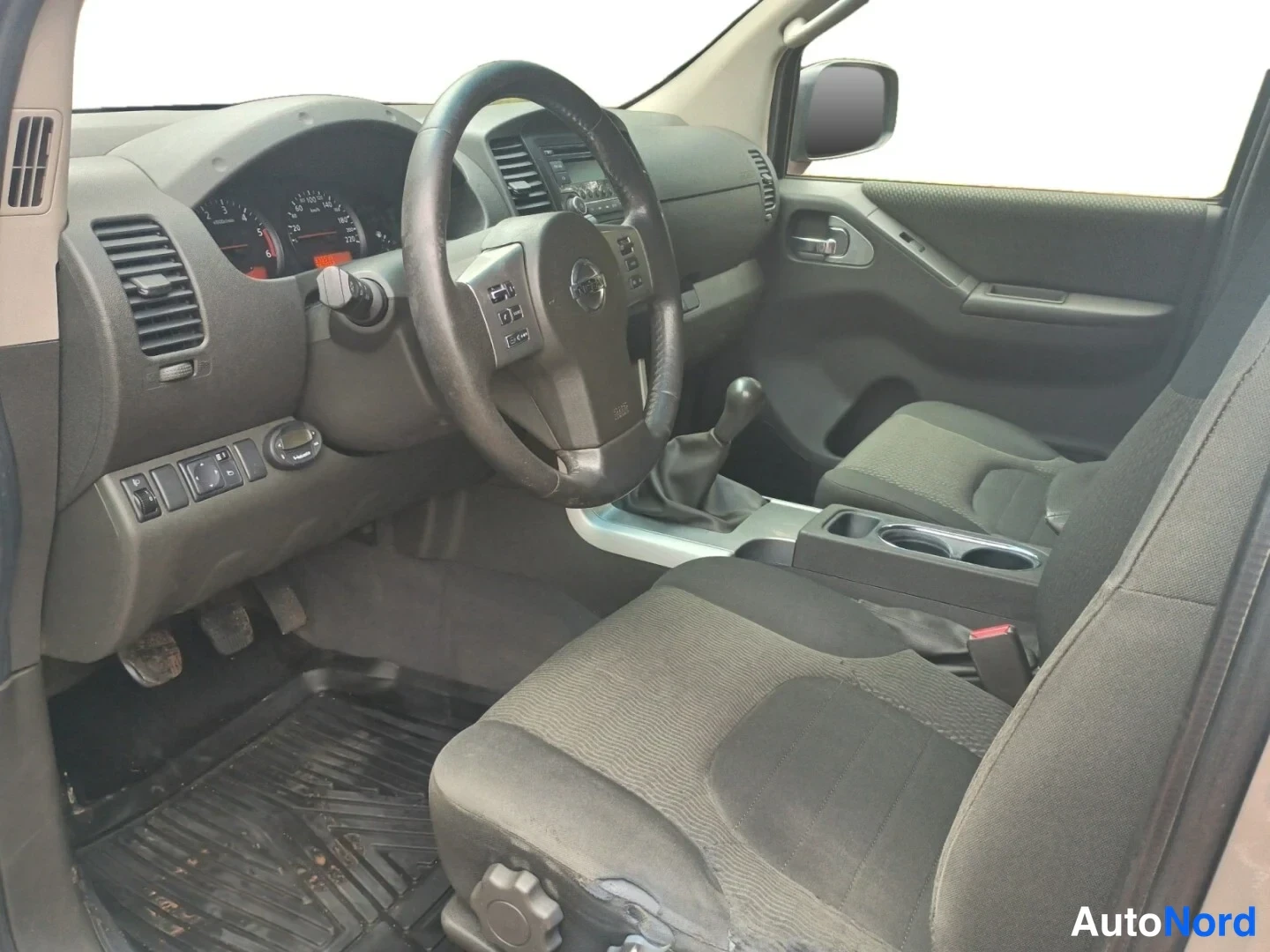 Hopea Nissan Navara 2013, kuva 10