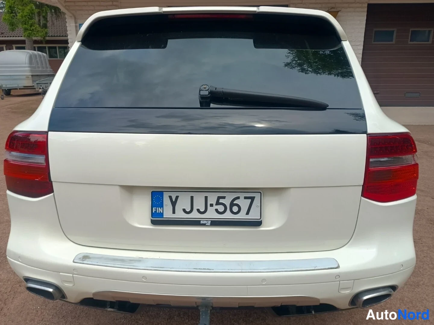 Valkoinen Porsche Cayenne 2010, takaa, kuva 8
