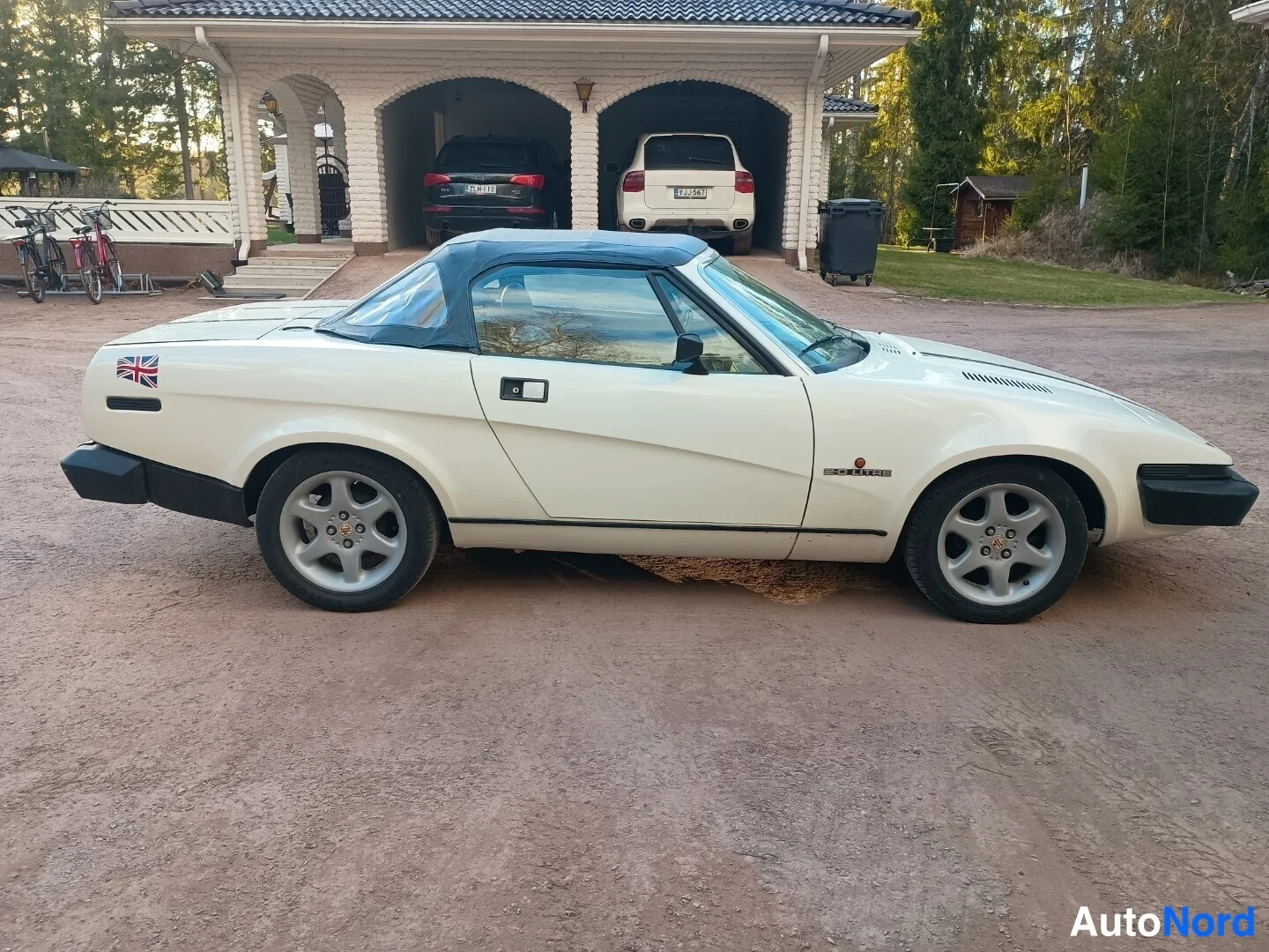 Valkoinen Triumph TR7 1981, sivulta, kuva 5