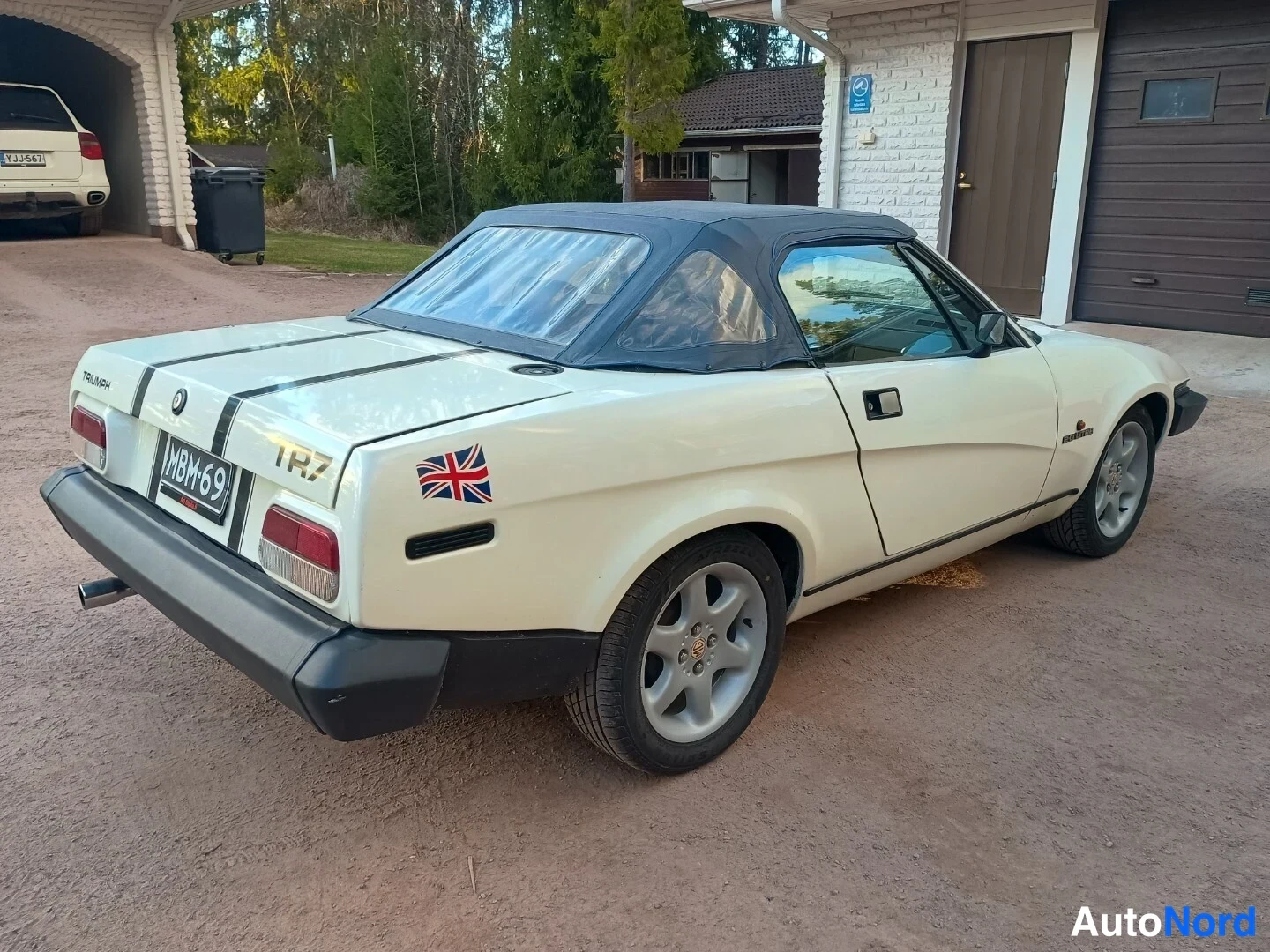 Valkoinen Triumph TR7 1981, takaviisto, kuva 7