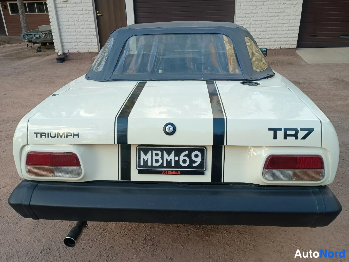 Valkoinen Triumph TR7 1981, takaa, kuva 9