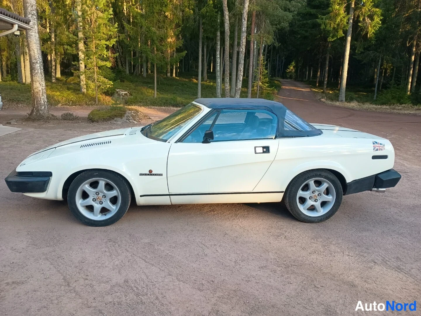 Valkoinen Triumph TR7 1981, sivulta, kuva 6