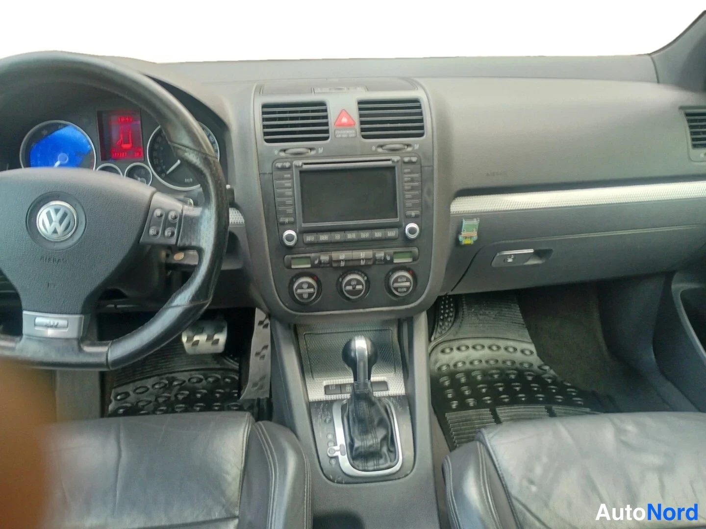 Musta Volkswagen Golf R32 2006, etuviisto, keula oikealle, kuva 4