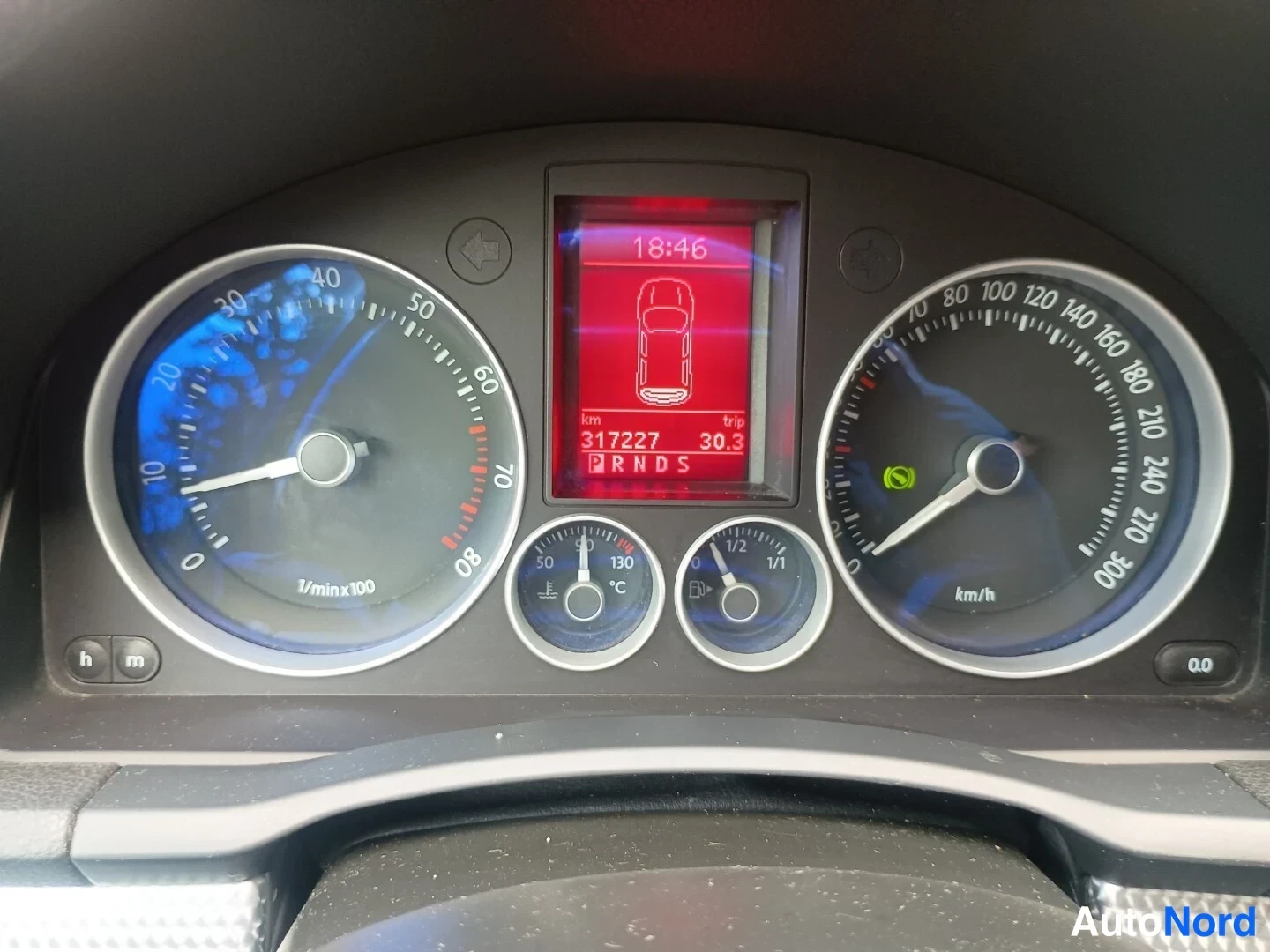 Musta Volkswagen Golf R32 2006, etuviisto, keula oikealle, kuva 5