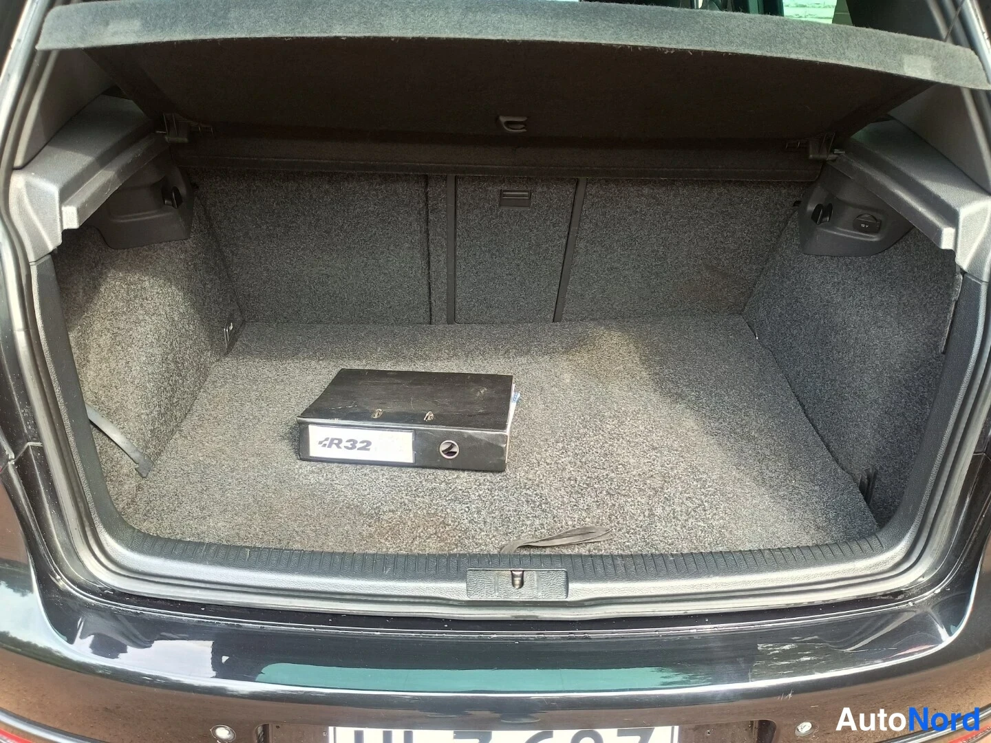 Musta Volkswagen Golf R32 2006, kuva 10