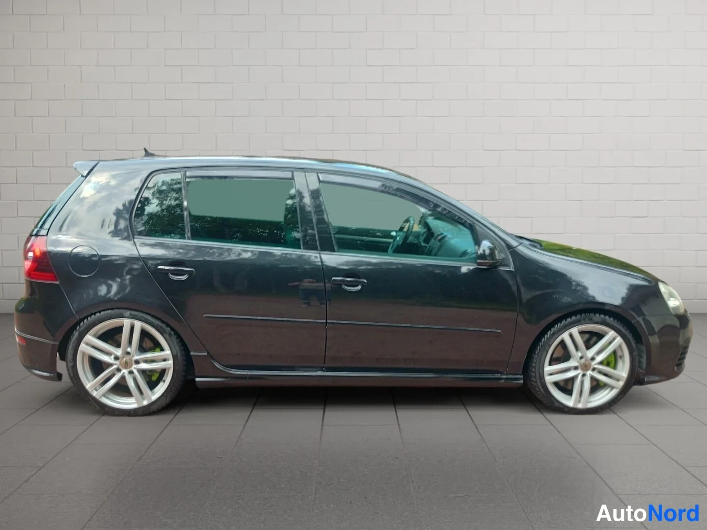 Musta Volkswagen Golf R32 2006, kuva 13