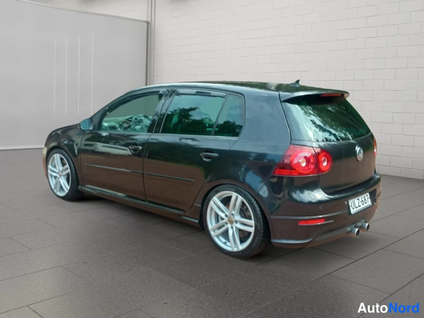 Musta Volkswagen Golf R32 2006, takaviisto, kuva 6