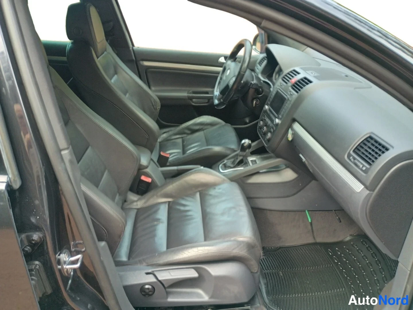 Musta Volkswagen Golf R32 2006, kuva 8
