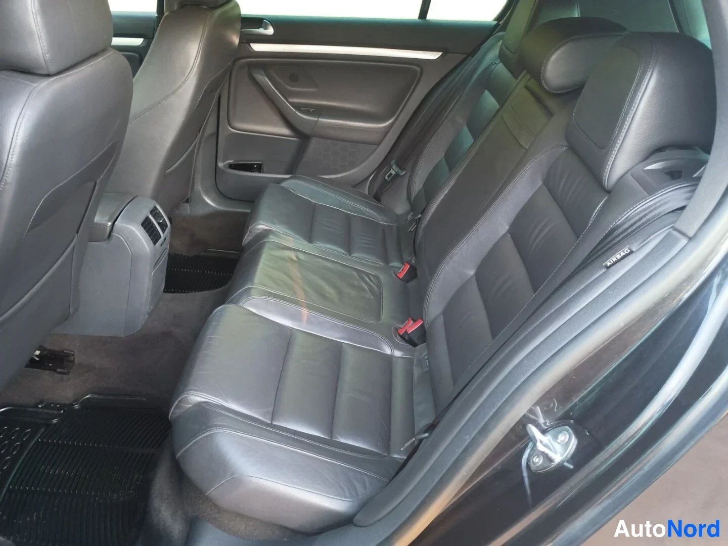 Musta Volkswagen Golf R32 2006, etuviisto, keula oikealle, kuva 3
