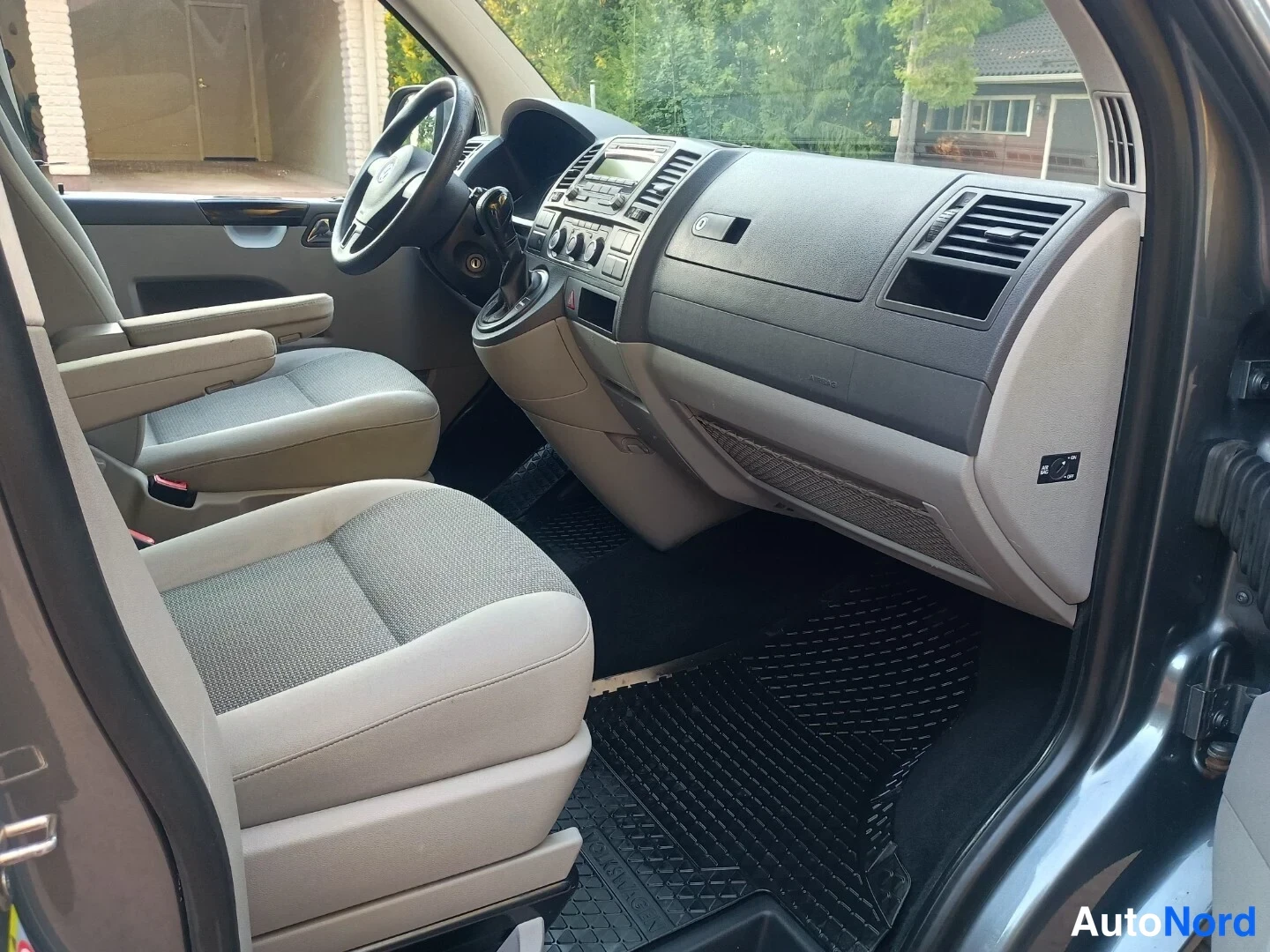 Harmaa Volkswagen Transporter CARAVELLE 2010, kuva 11