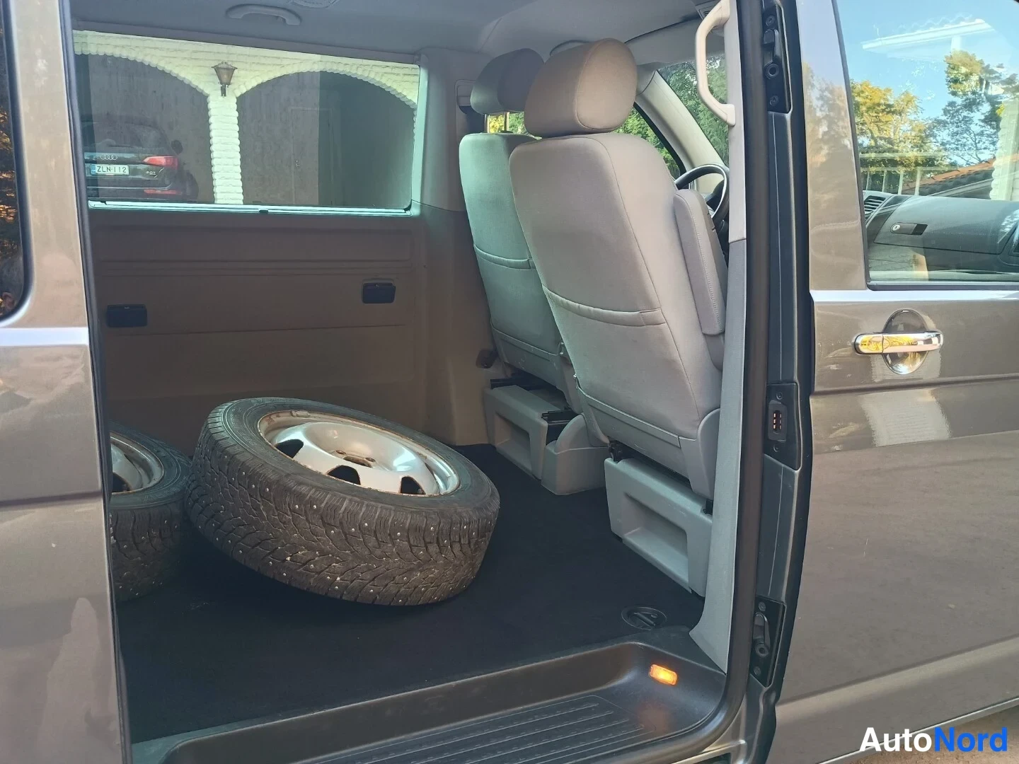 Harmaa Volkswagen Transporter CARAVELLE 2010, kuva 13