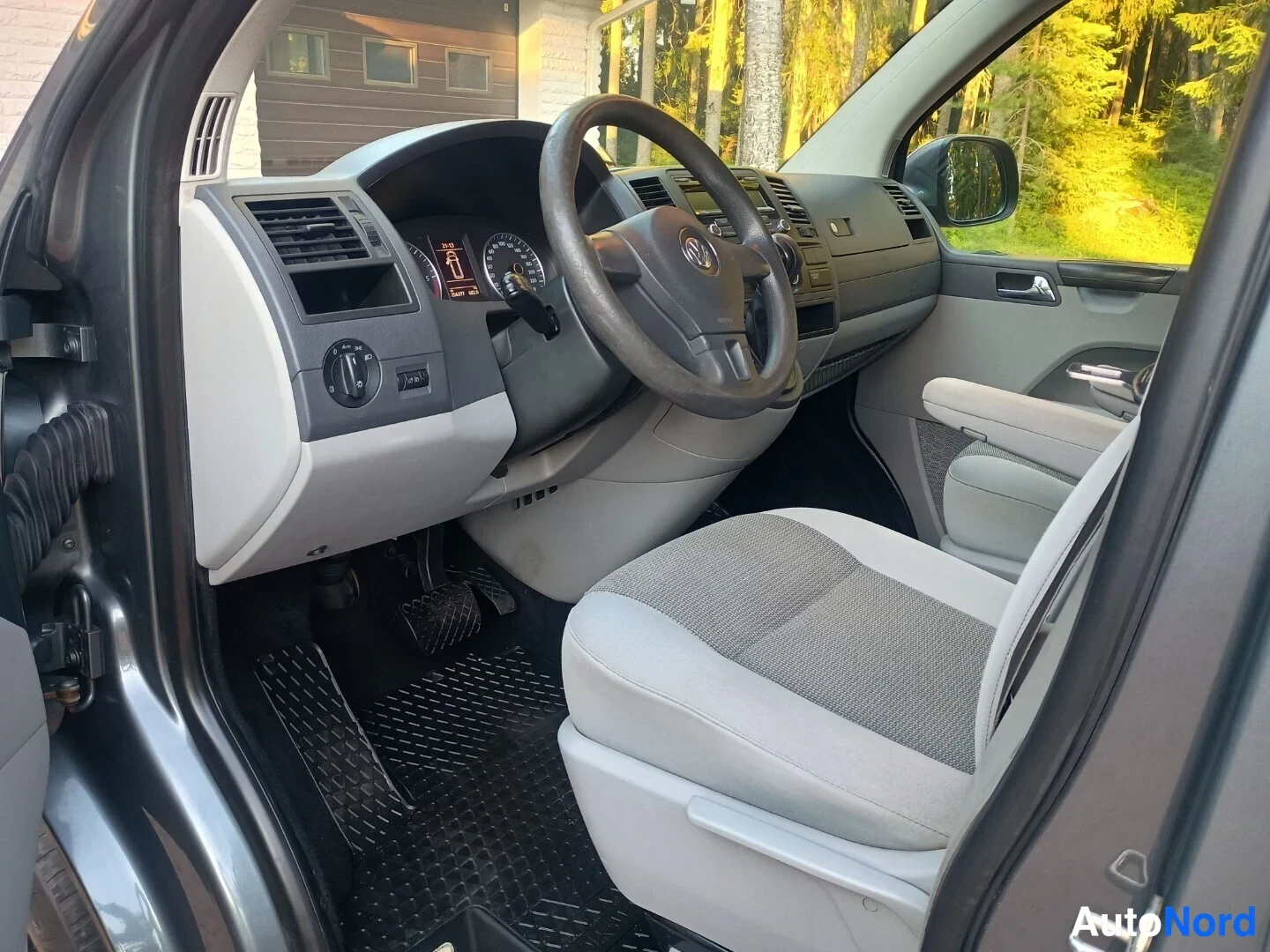 Harmaa Volkswagen Transporter CARAVELLE 2010, kuva 14