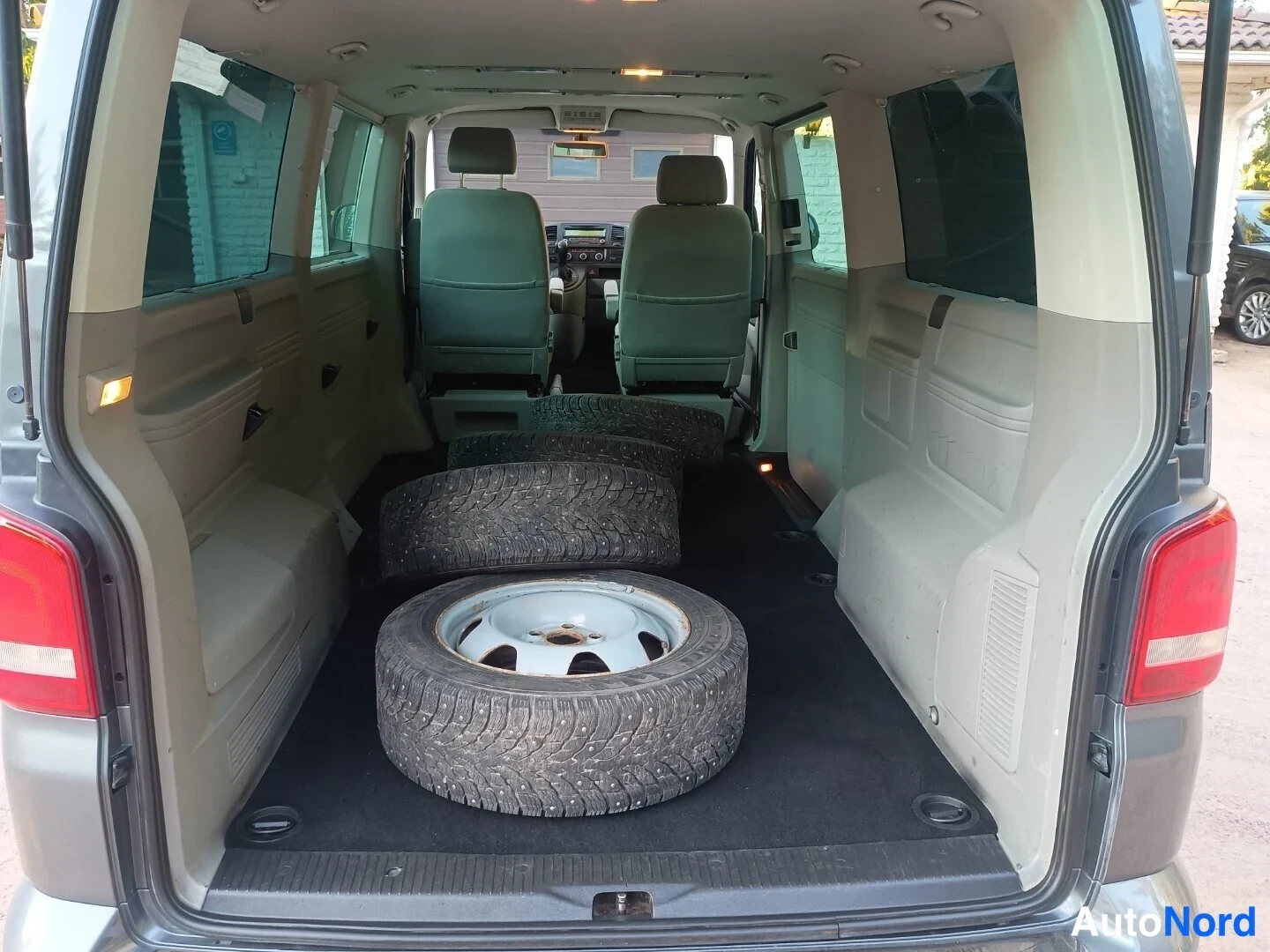 Harmaa Volkswagen Transporter CARAVELLE 2010, kuva 10