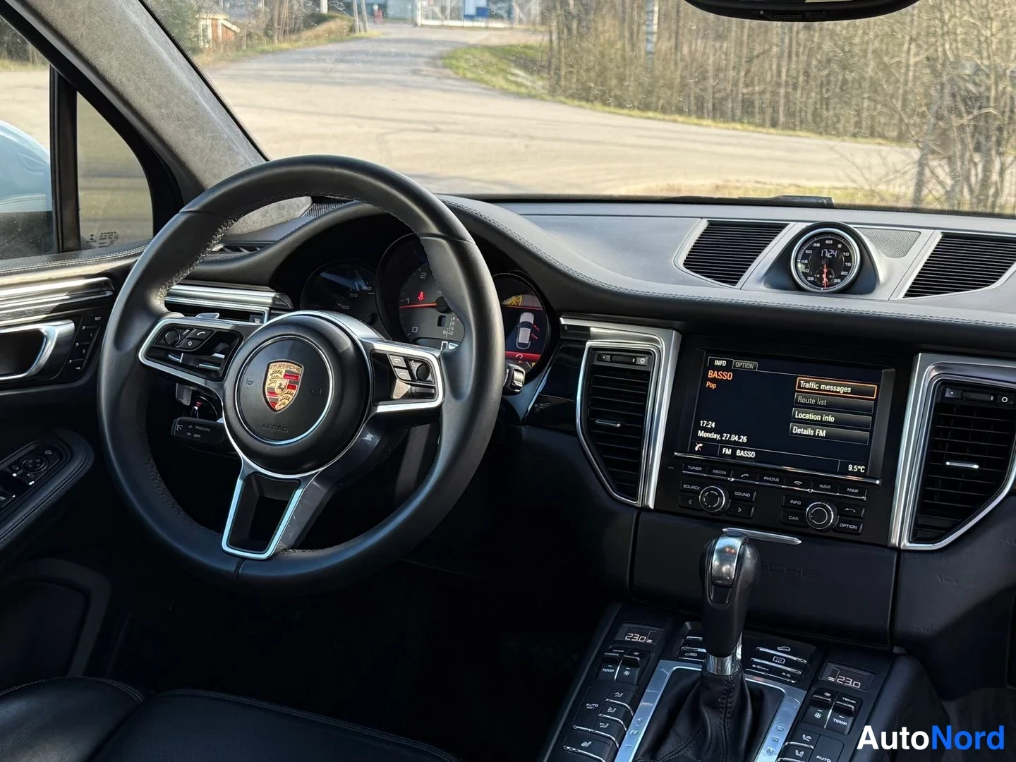 Valkoinen Porsche Macan 2014, yksityiskohta, kuva 6