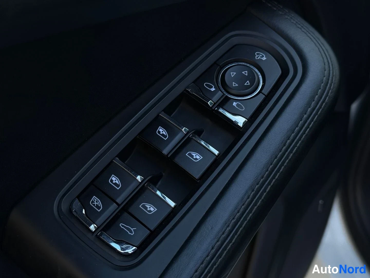 Valkoinen Porsche Macan 2014, yksityiskohta, kuva 7