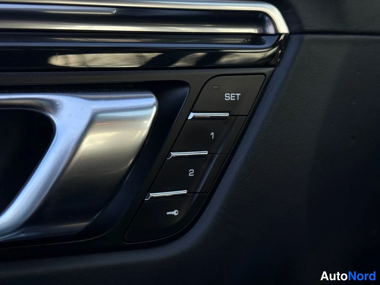 Valkoinen Porsche Macan 2014, yksityiskohta, kuva 8