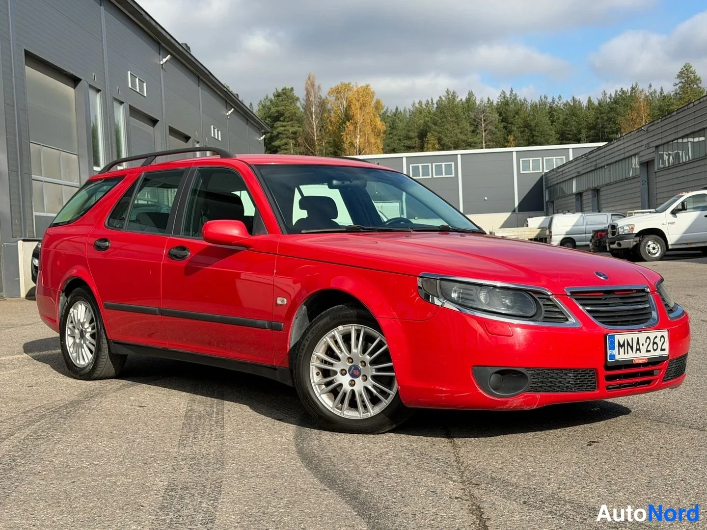 Punainen Saab 9-5 2006, etuviisto, keula oikealle, kuva 2
