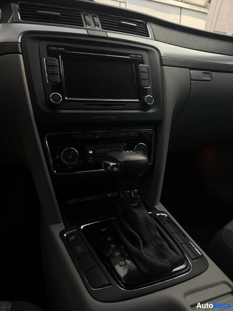 Musta Skoda Superb 2009, kuva 12