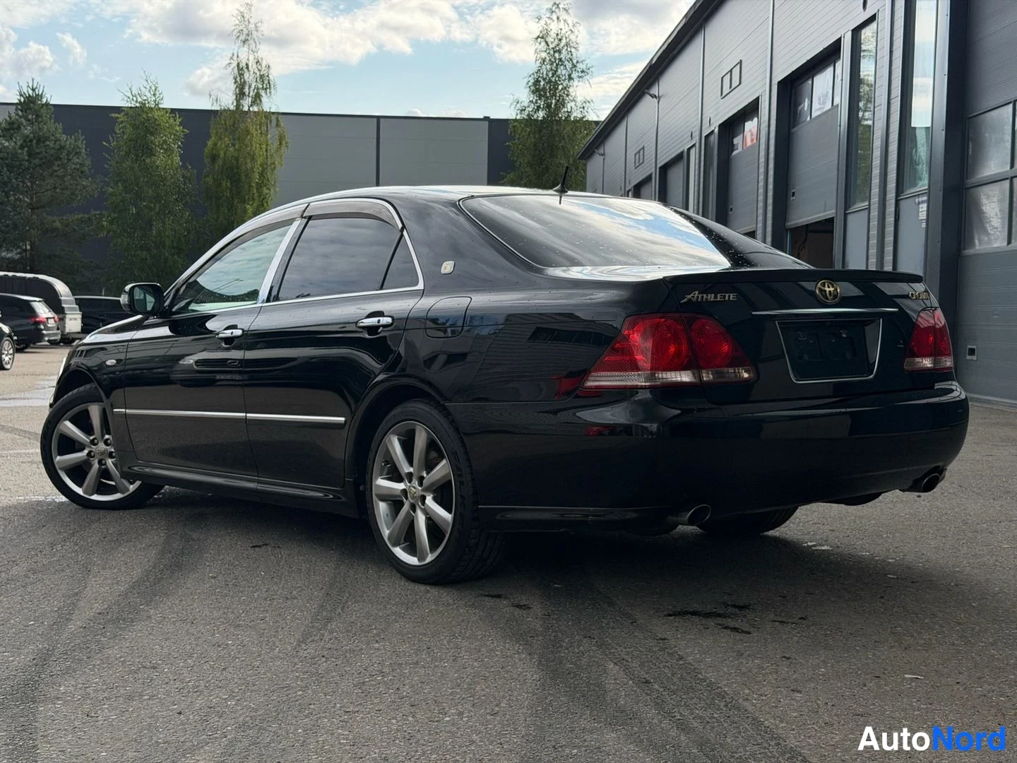 Musta Toyota Crown 2006, takaviisto, kuva 3