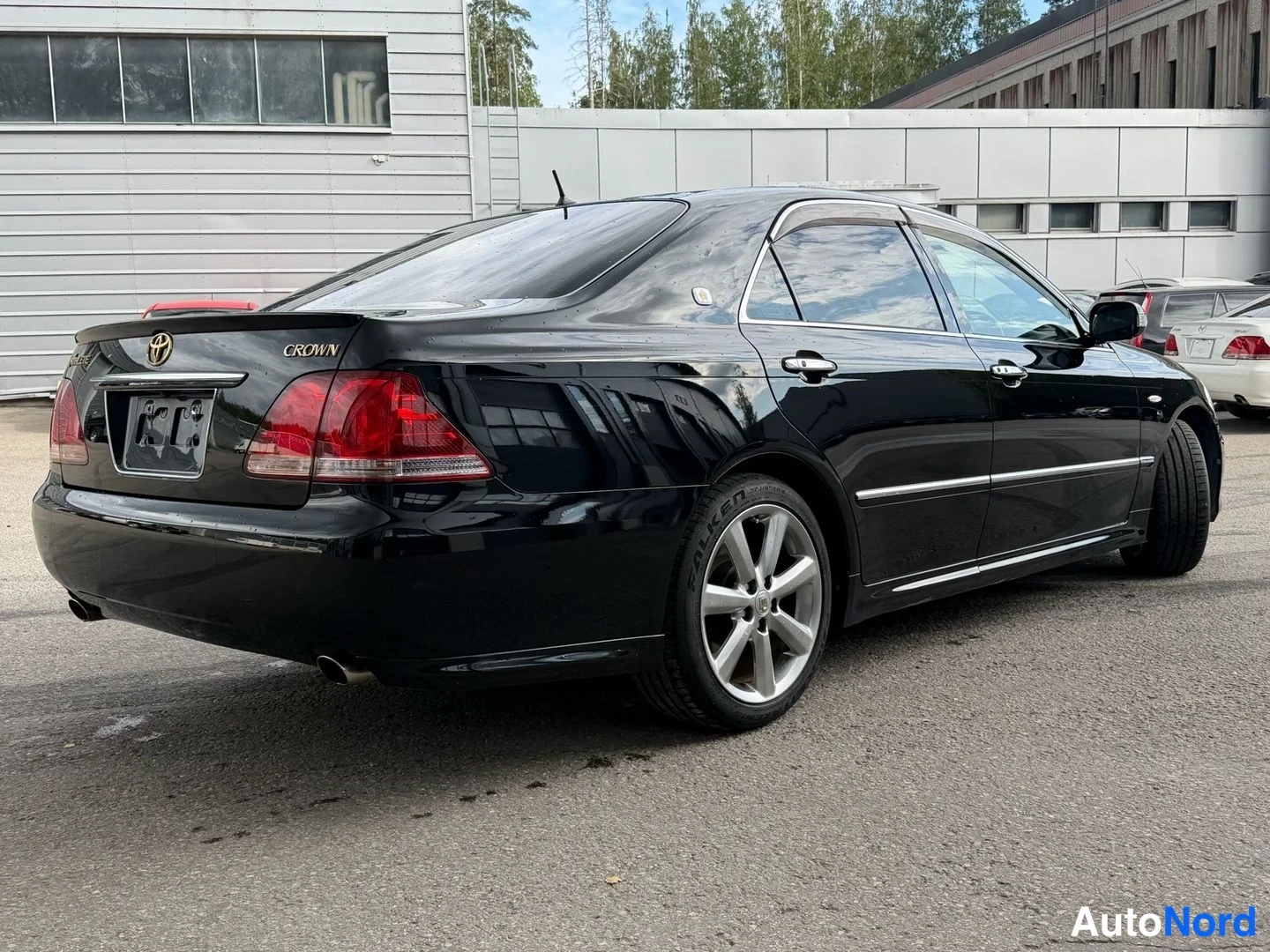Musta Toyota Crown 2006, takaviisto, kuva 4