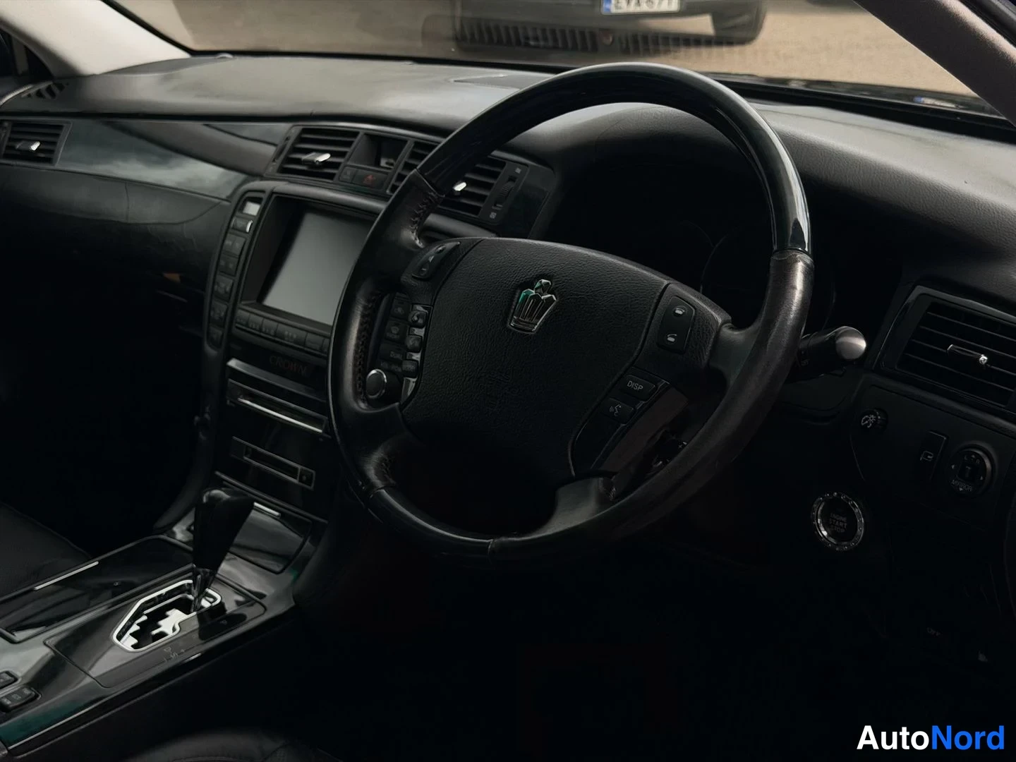 Musta Toyota Crown 2006, kuva 10