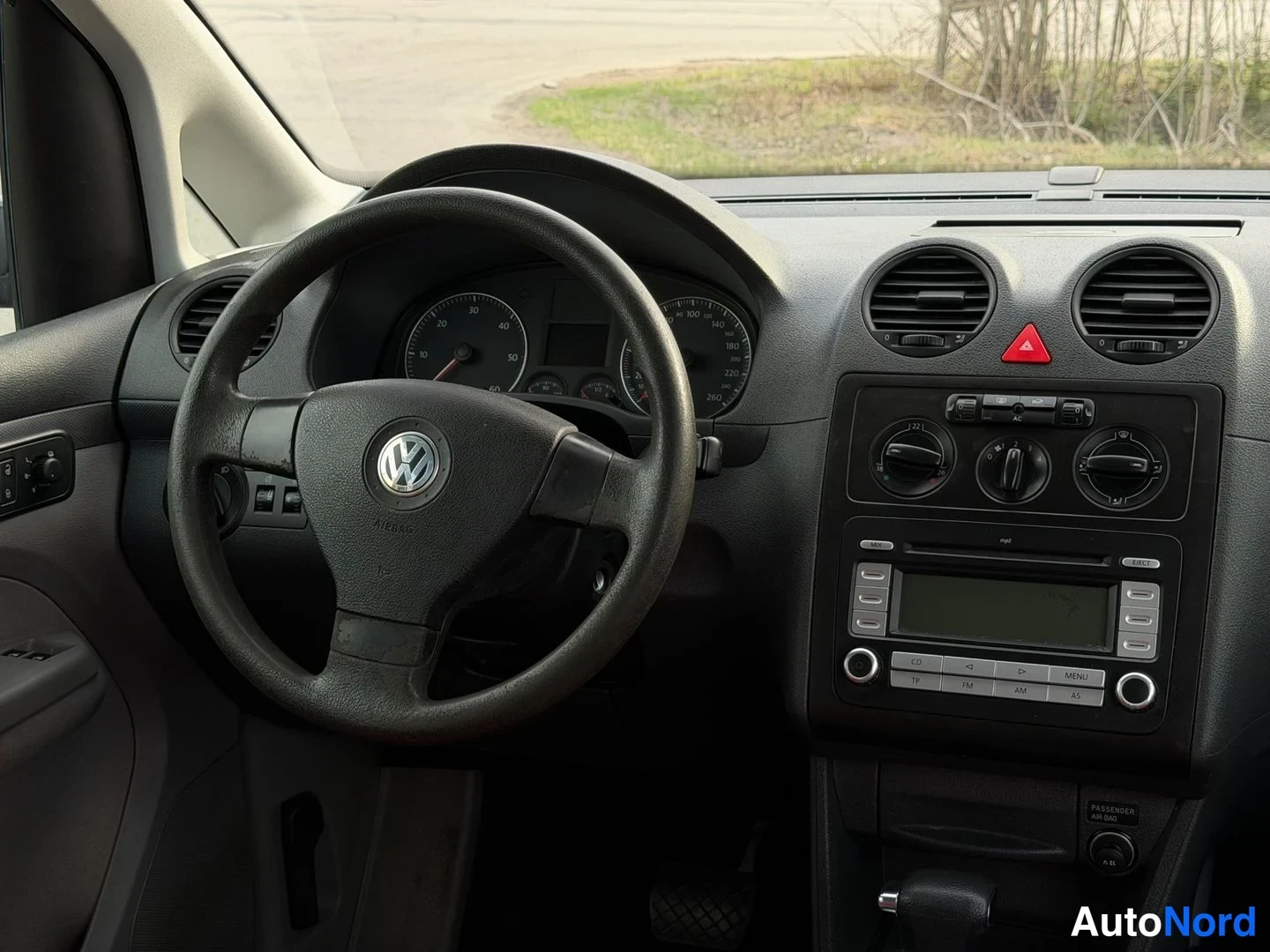 Punainen Volkswagen Caddy Life 2009, kuva 5