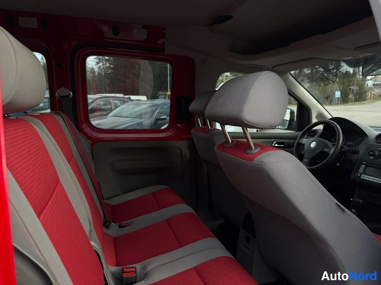 Punainen Volkswagen Caddy Life 2009, kuva 7