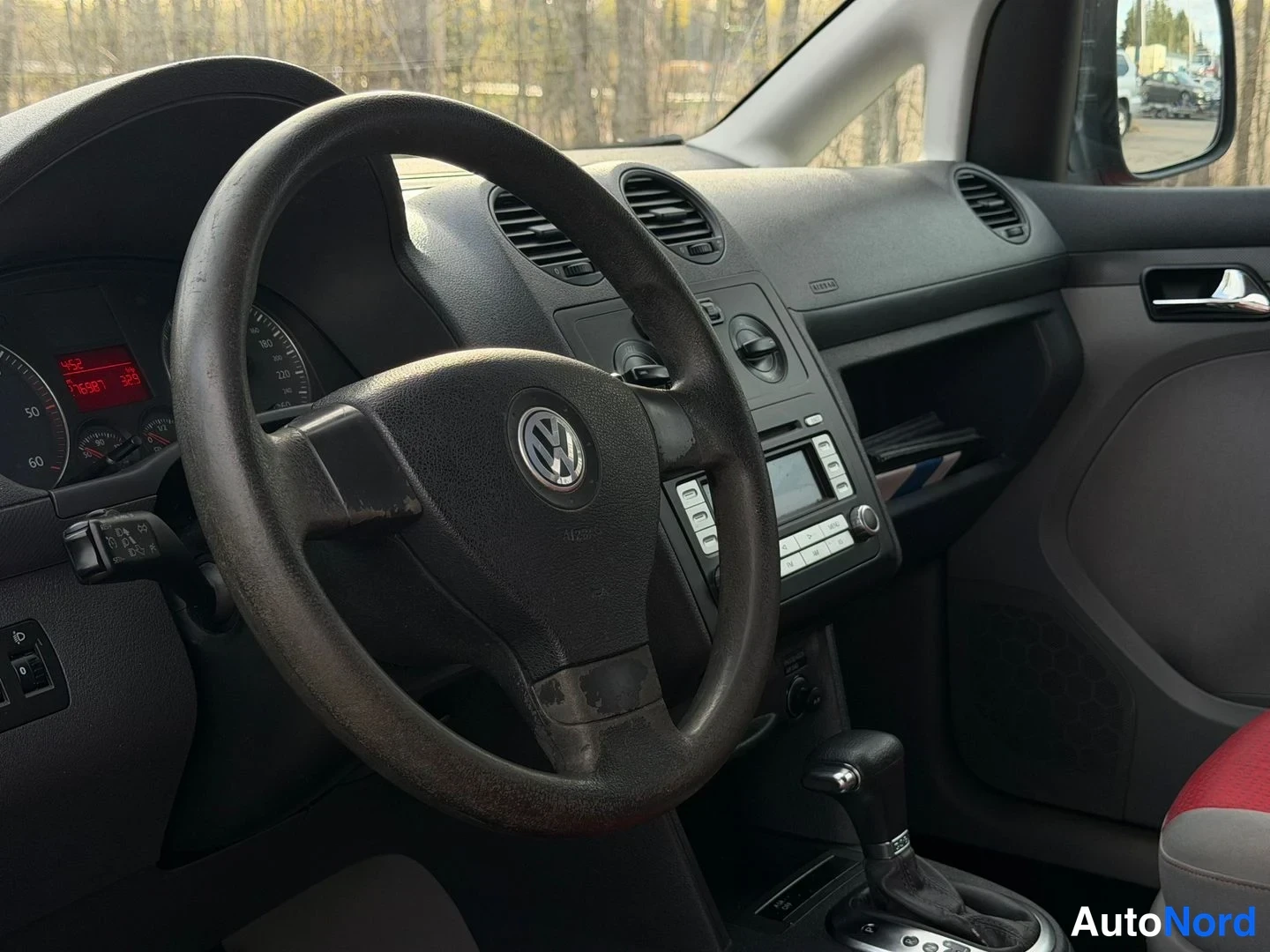 Punainen Volkswagen Caddy Life 2009, kuva 10