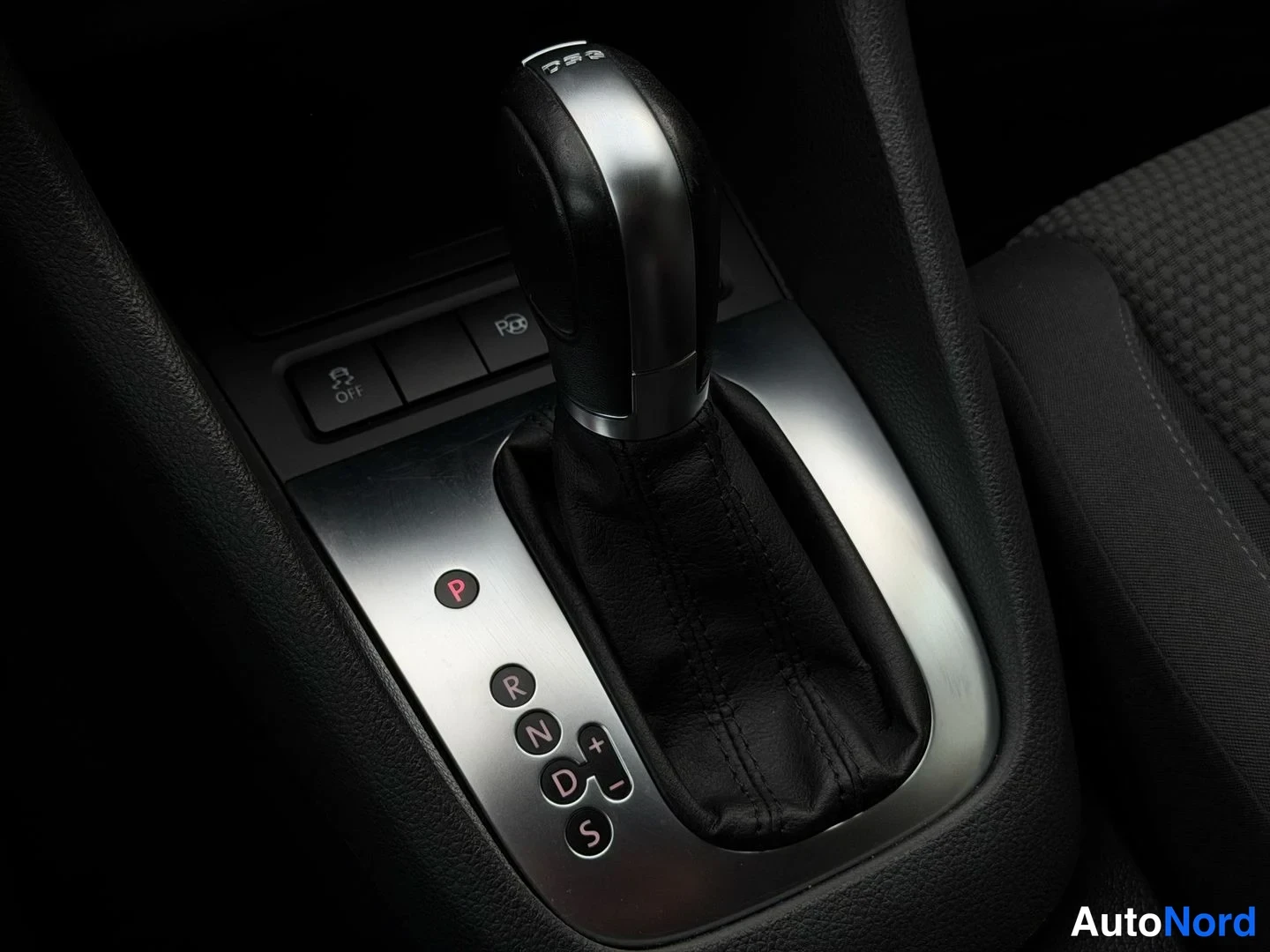 Hopea Volkswagen Golf 2011, kuva 15