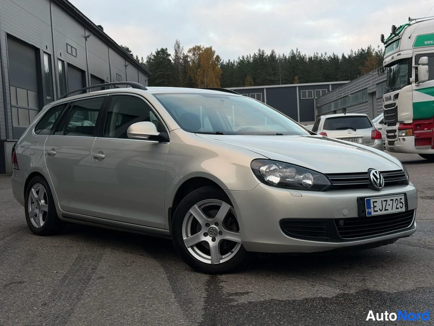 Hopea Volkswagen Golf Variant 2010, etuviisto, keula oikealle, kuva 2