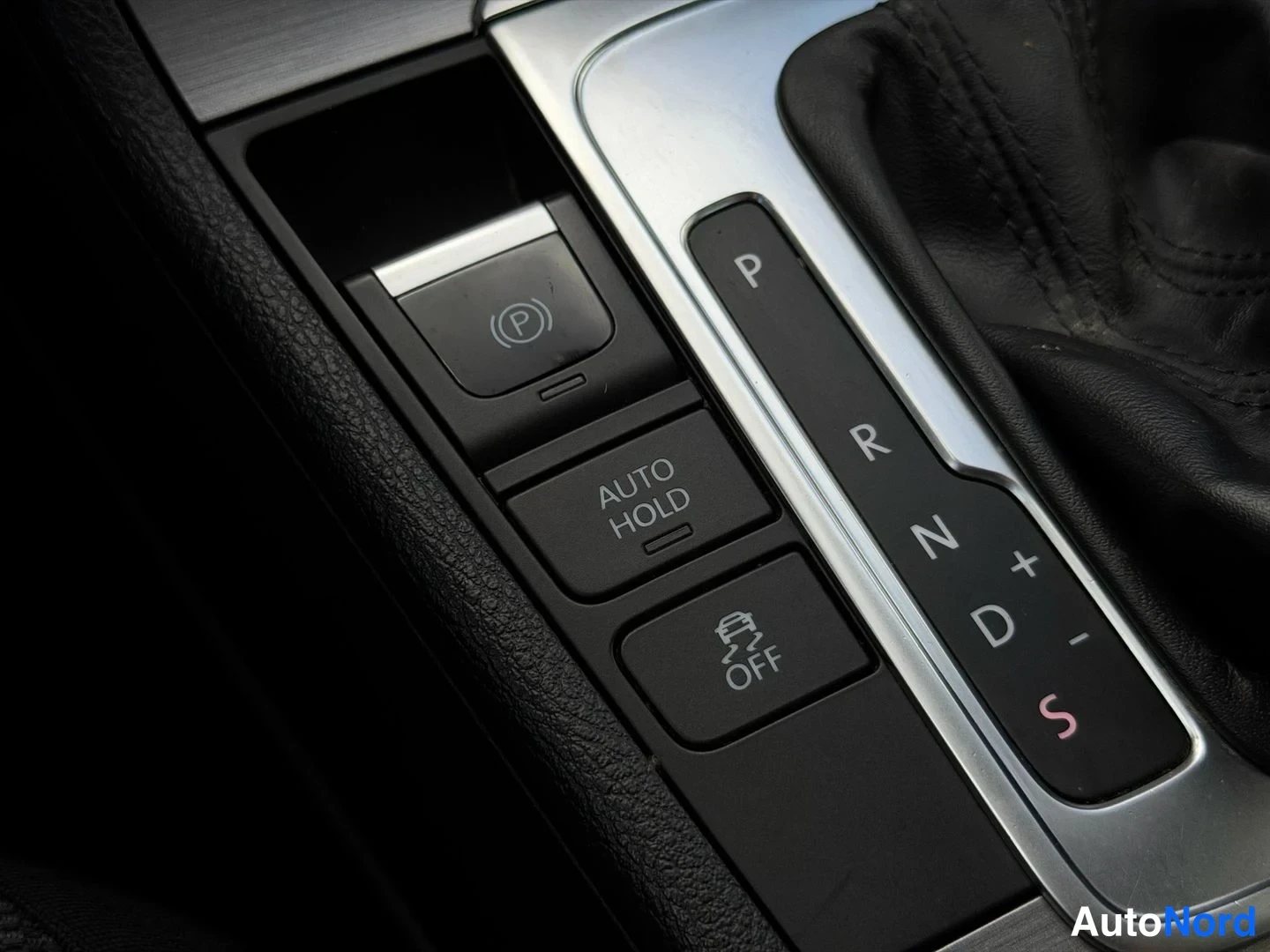 Valkoinen Volkswagen Passat Variant 2013, kuva 14