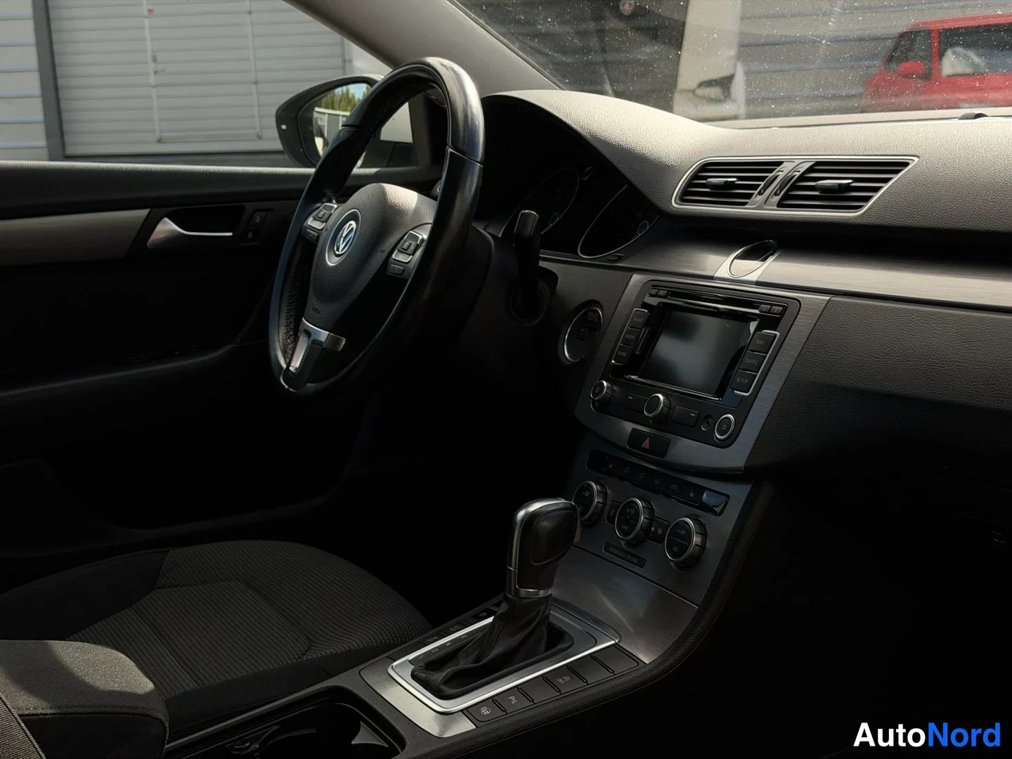 Valkoinen Volkswagen Passat Variant 2013, etuviisto, kuva 3