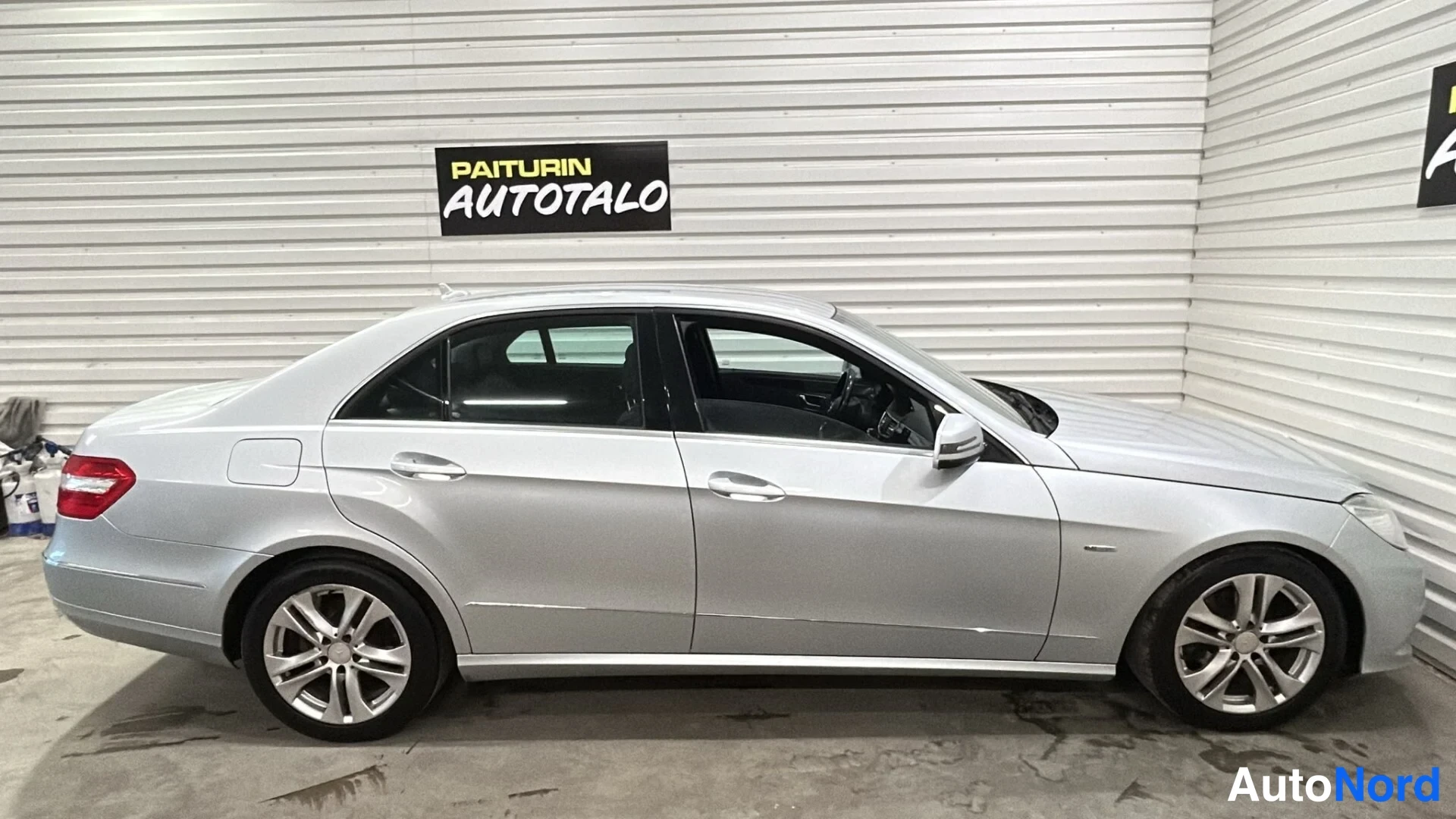 Hopea Mercedes-Benz E Huippu 2011, takaviisto, kuva 6